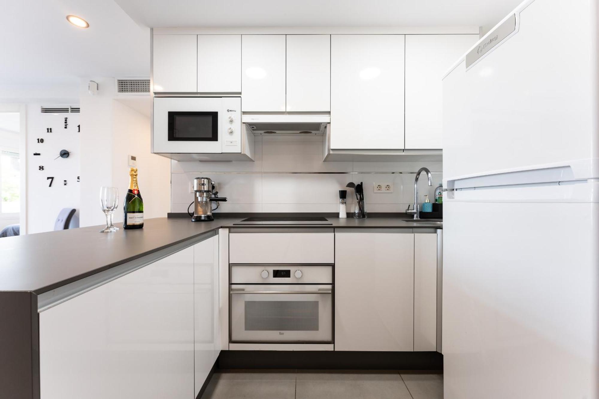 Bonanza Deluxe - Easy Walk To Beach, Marina And Shops Apartment Benalmadena