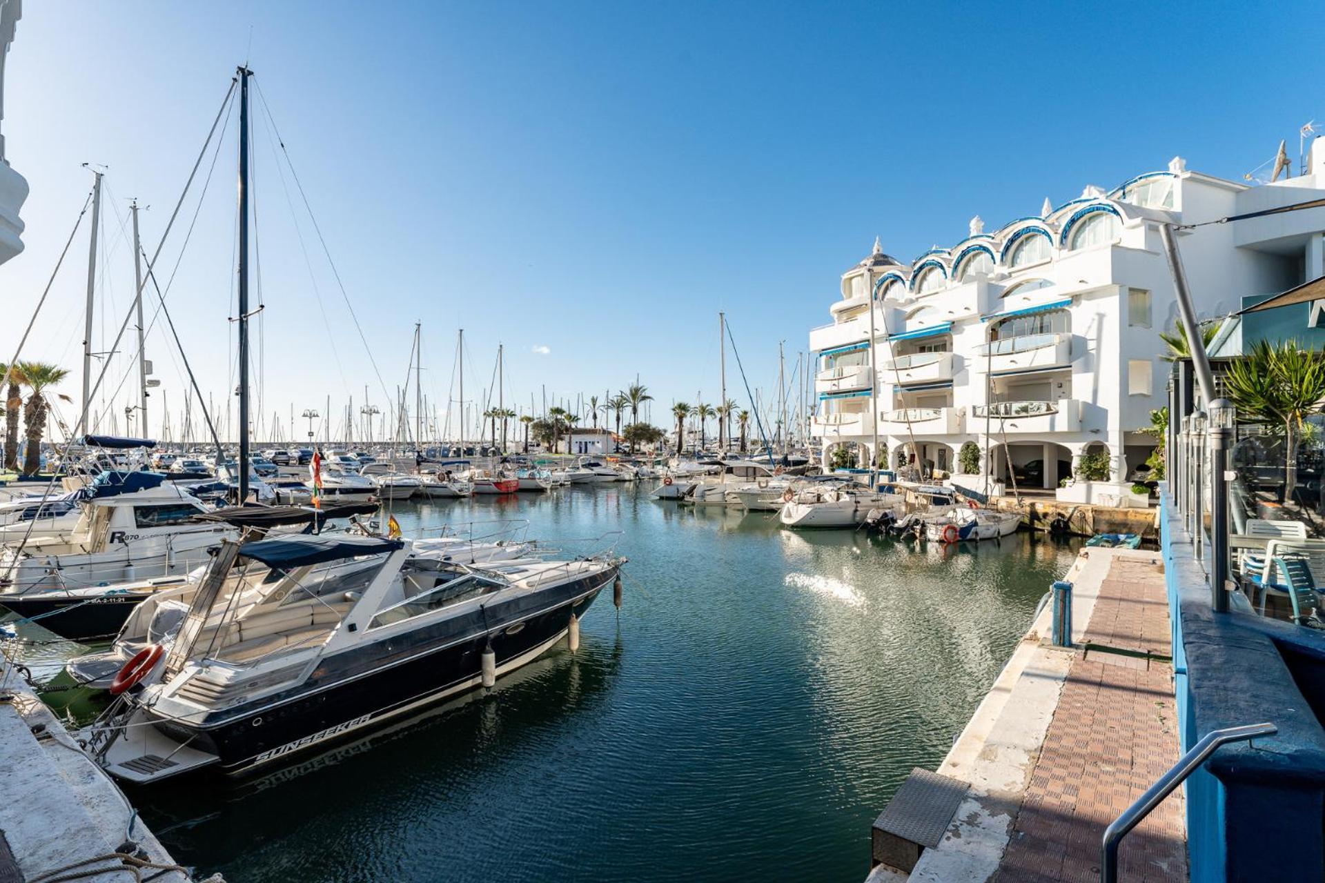 Malagasuite Puerto Marina Apartment