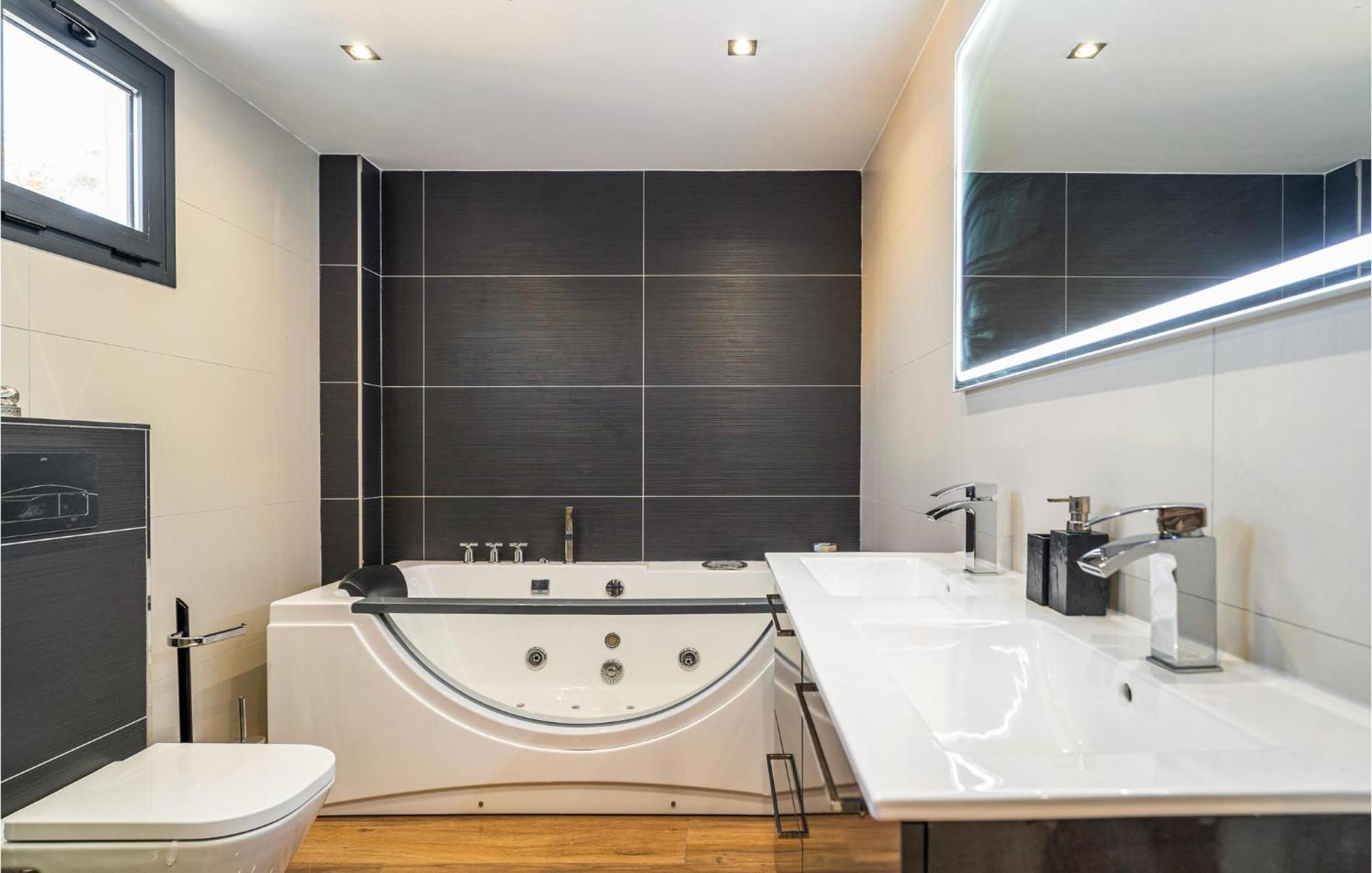 Gorgeous In With Kitchen