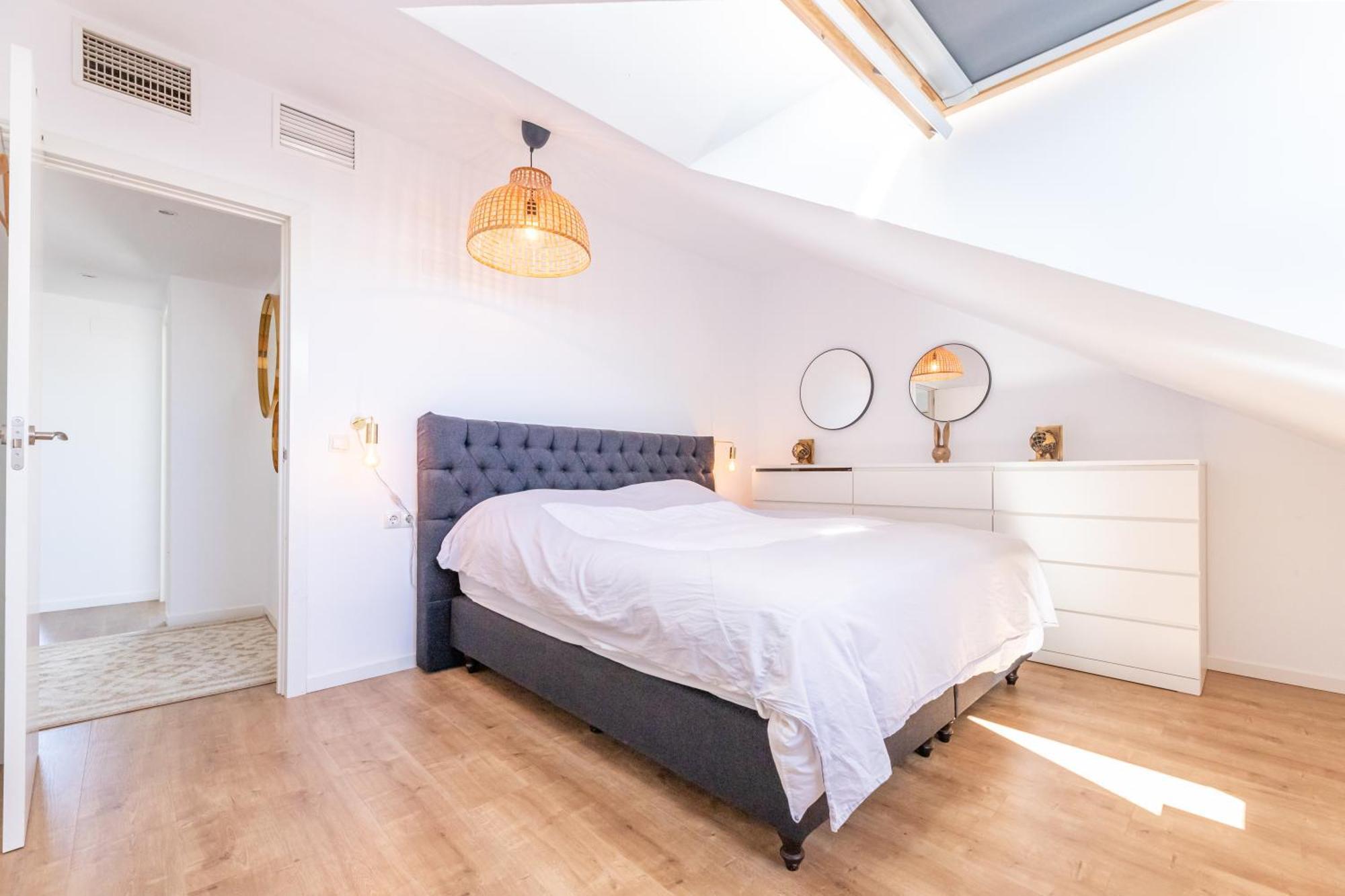 Stylish 4bd With Pool Access & Nearby *