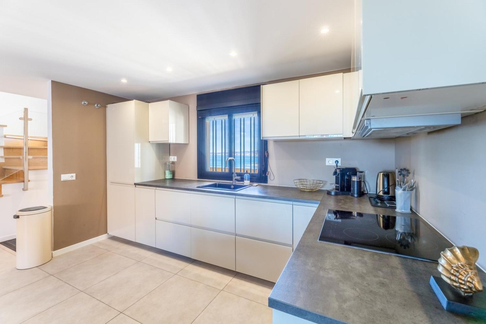 Stylish 4bd With Pool Access & Nearby Benalmadena
