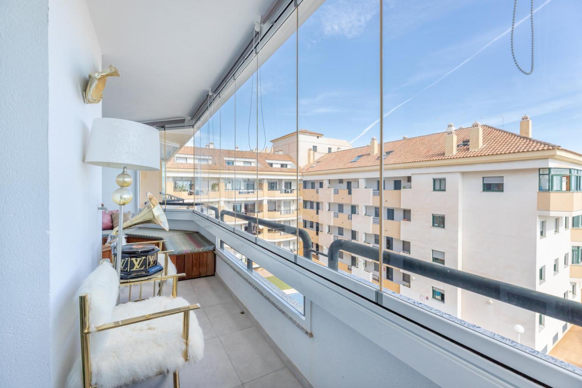 Stylish 4bd With Pool Access & Nearby Apartment