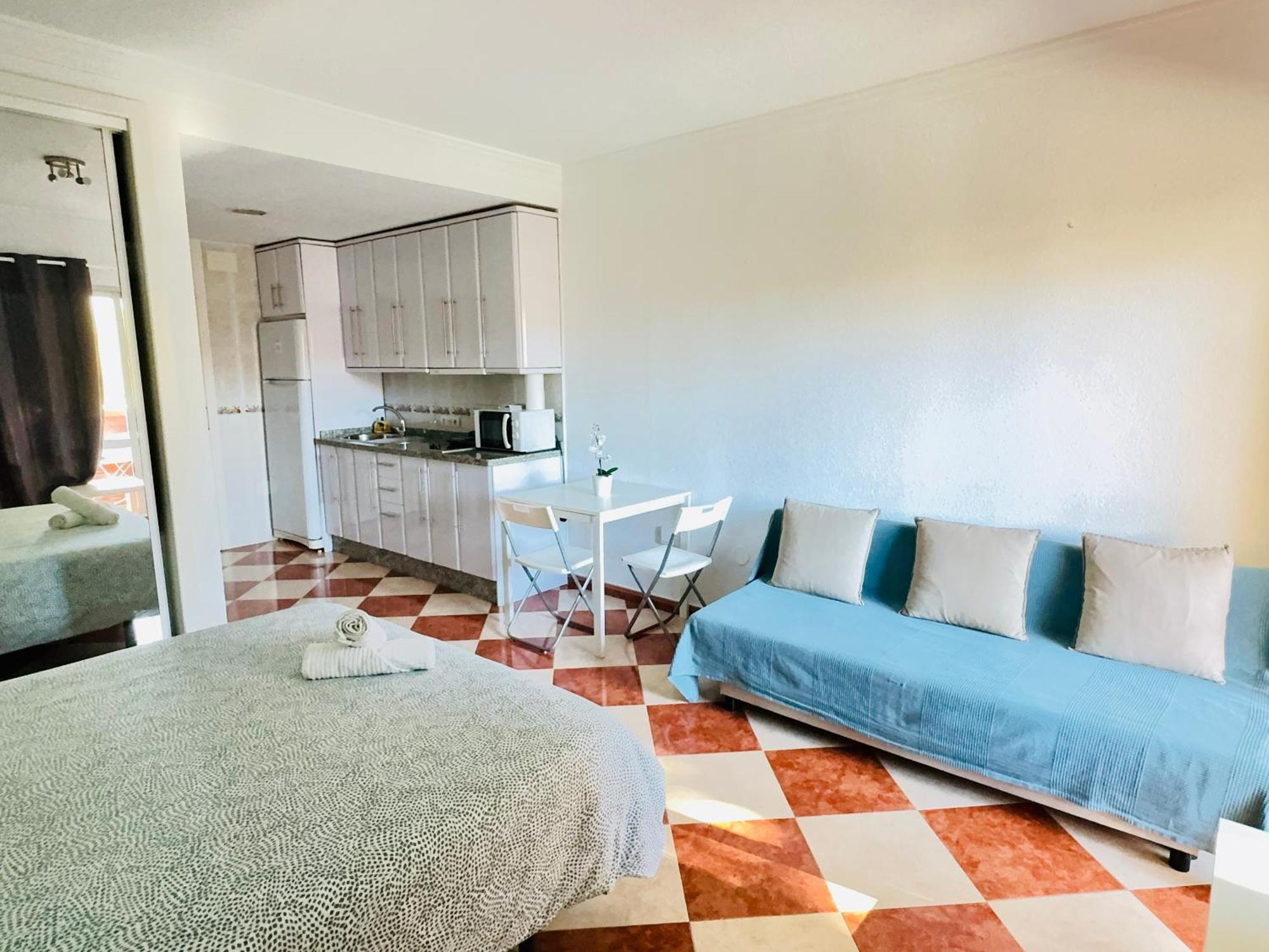 G&g Benalbeach Sea Views Apartment