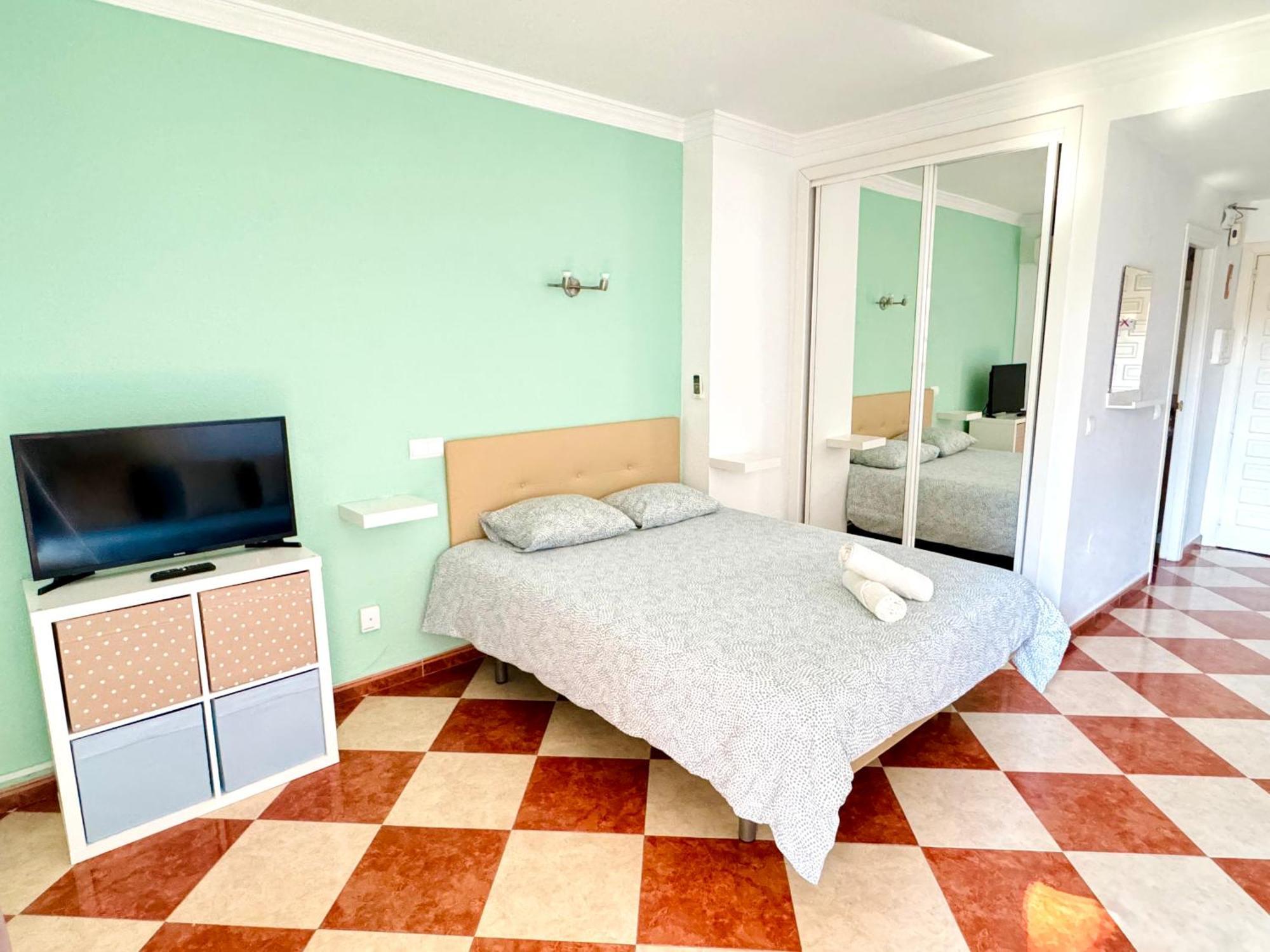 G&g Benalbeach Sea Views Apartment *