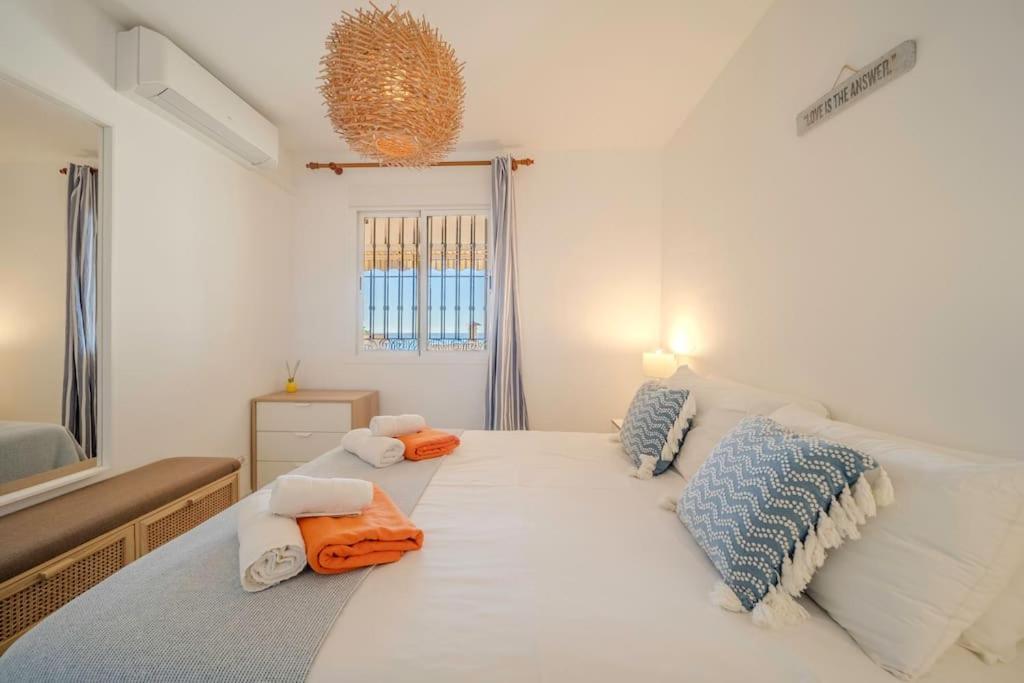 2 Bed Apartment, Big Terrace, Pool, Views + Beach! Appartement *
