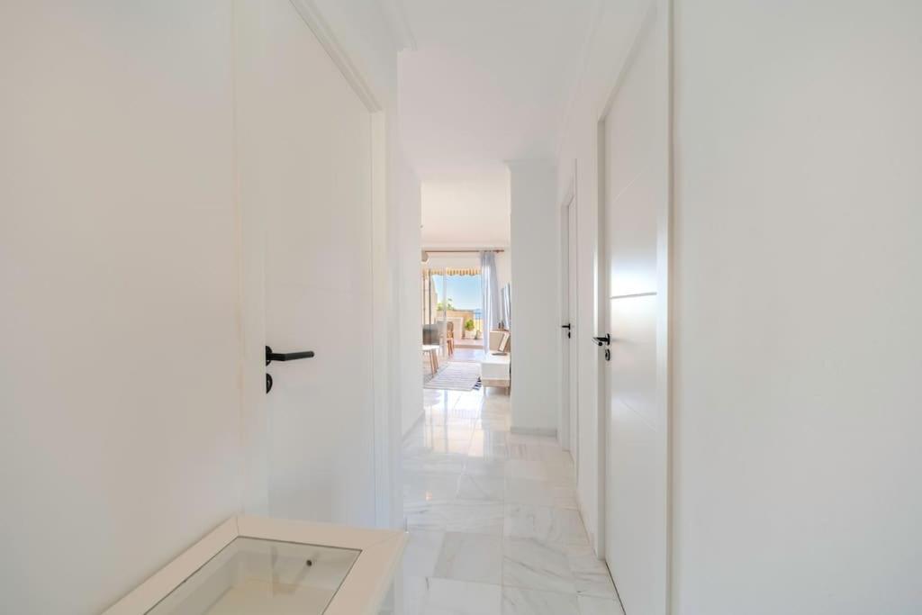 Appartement 2 Bed Apartment, Big Terrace, Pool, Views + Beach! *