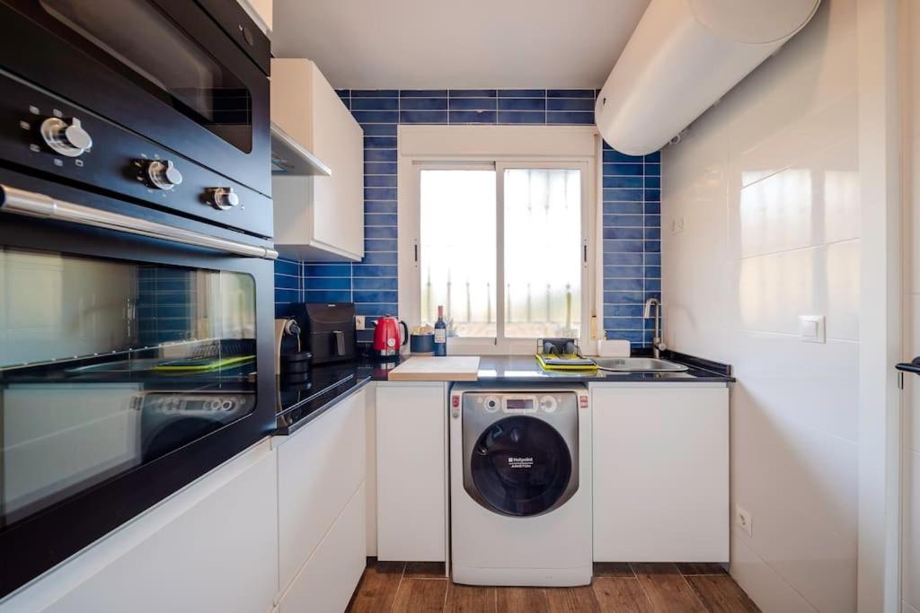 2 Bed Apartment, Big Terrace, Pool, Views + Beach!