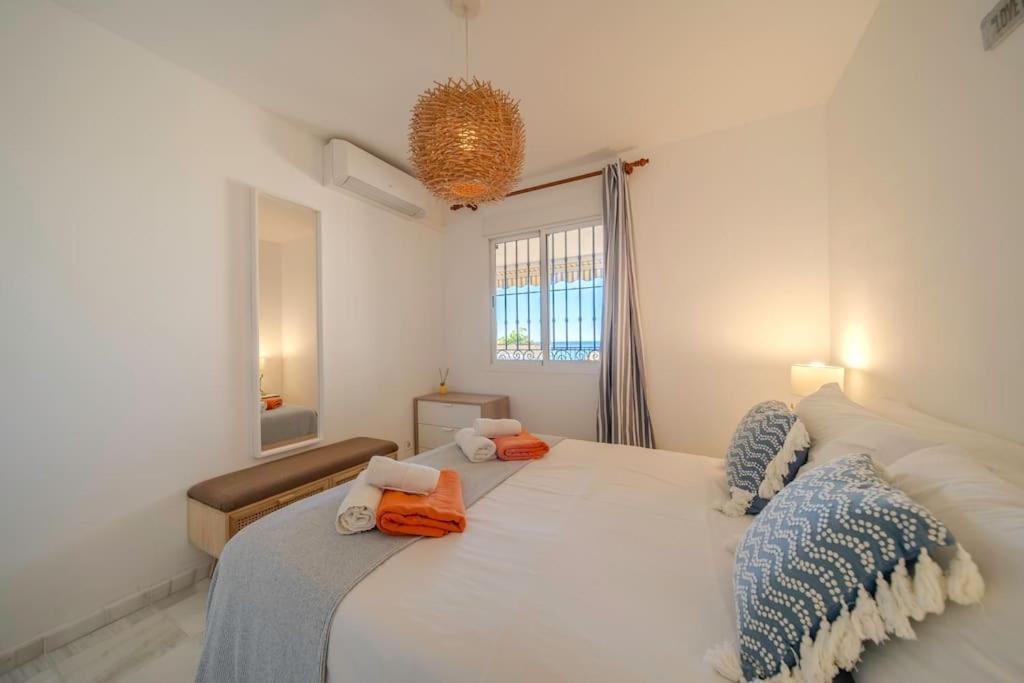 Appartement 2 Bed Apartment, Big Terrace, Pool, Views + Beach!