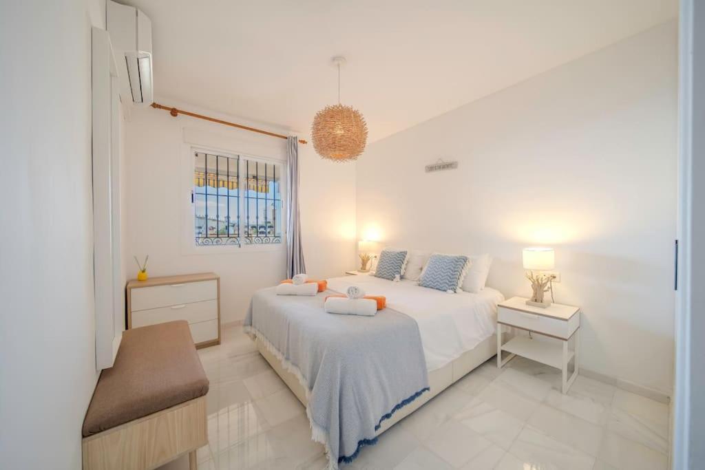 2 Bed Apartment, Big Terrace, Pool, Views + Beach! Appartement *
