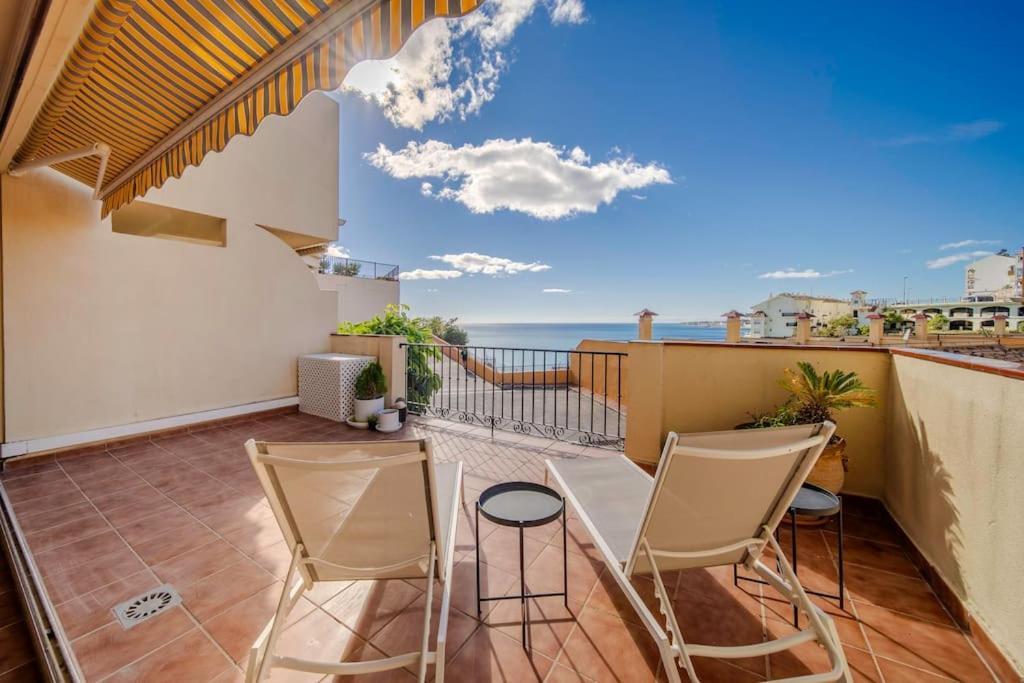 2 Bed Apartment, Big Terrace, Pool, Views + Beach! Appartement Benalmádena
