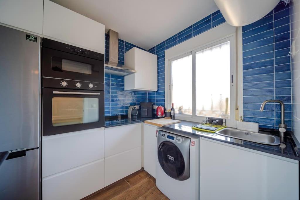 Appartement 2 Bed Apartment, Big Terrace, Pool, Views + Beach!