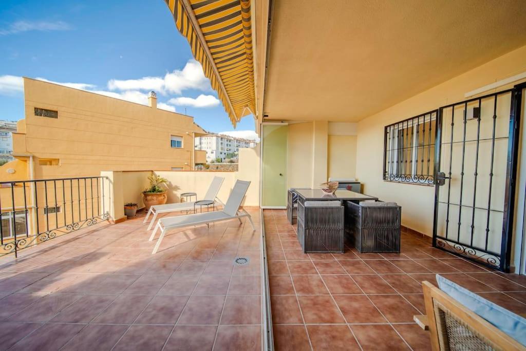 Appartement 2 Bed Apartment, Big Terrace, Pool, Views + Beach!