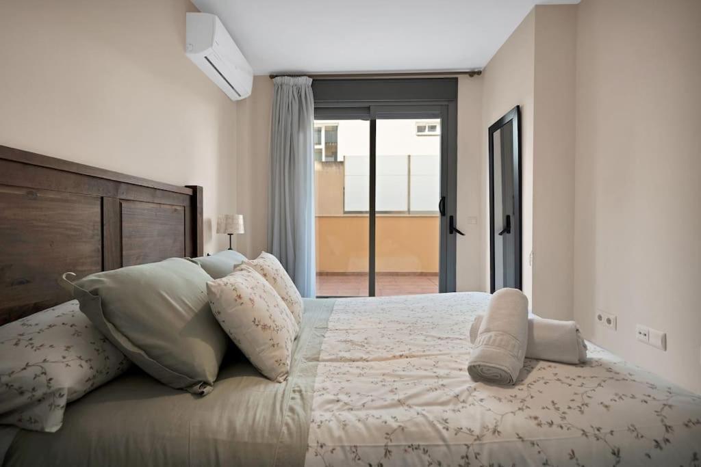 Con Terraza Y Piscina En Puerto Marina - Mistral Apartment