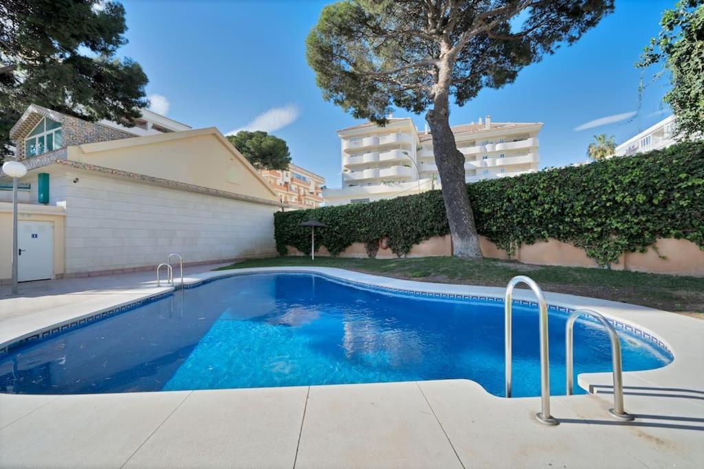 Con Terraza Y Piscina En Puerto Marina - Mistral Apartment