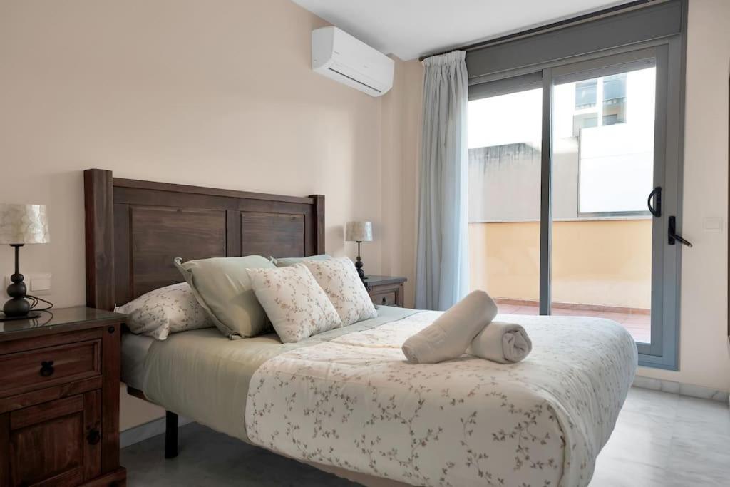 Con Terraza Y Piscina En Puerto Marina - Mistral * Benalmádena