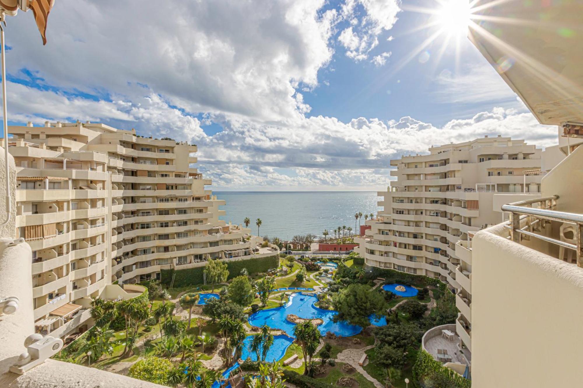 New Wonderful Holidays Benalbeach Apartamento