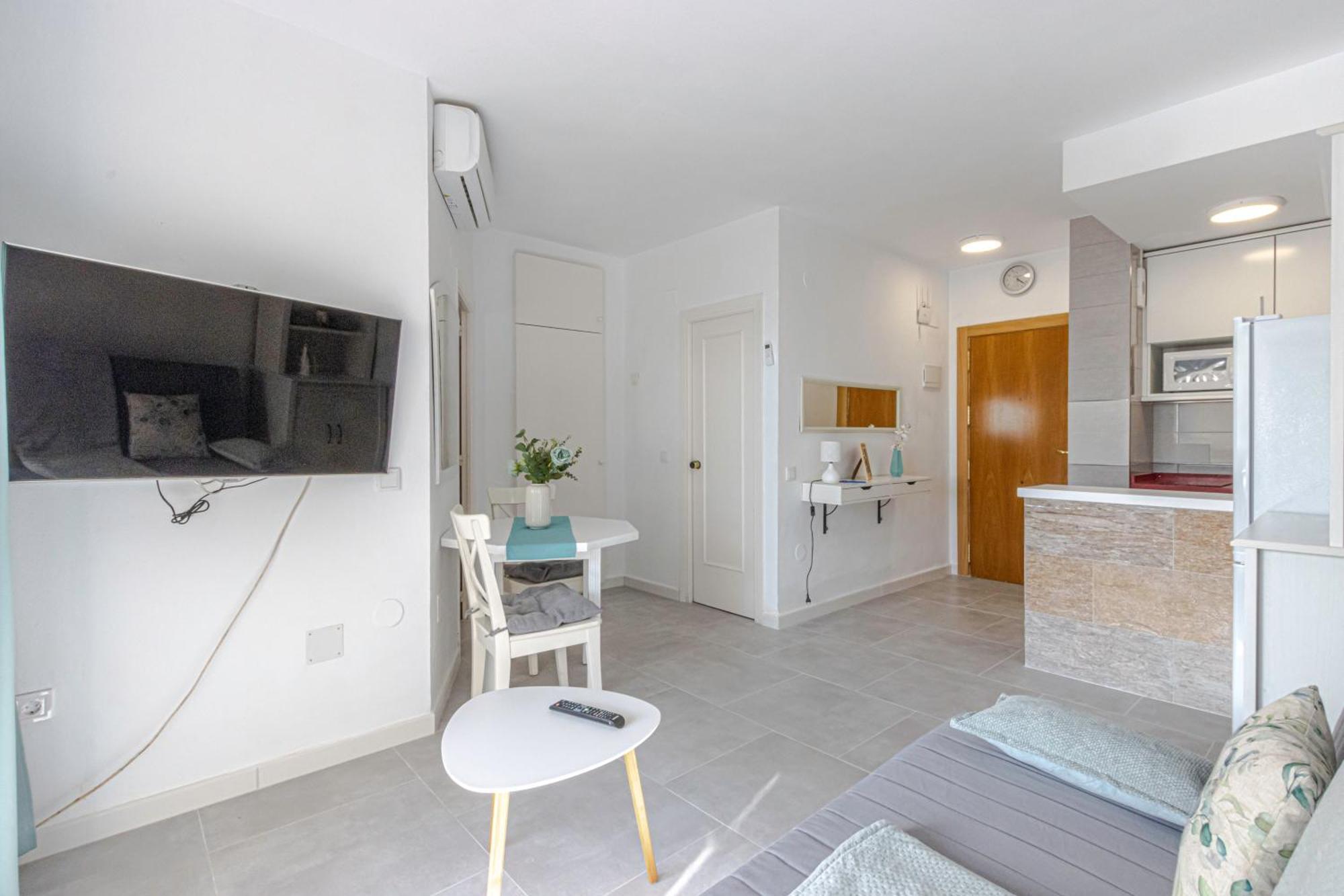 New Wonderful Holidays Benalbeach Apartment *