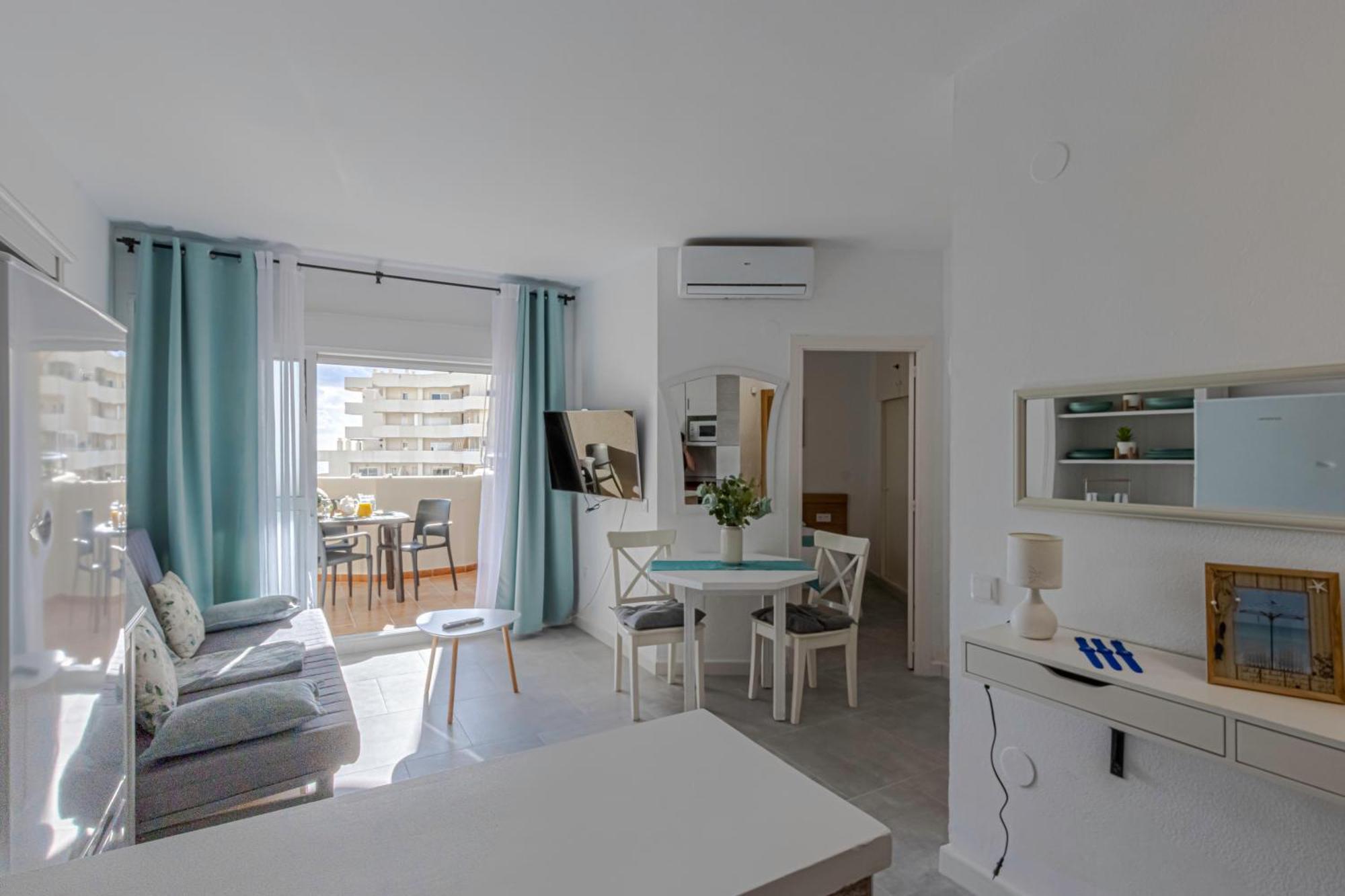 New Wonderful Holidays Benalbeach Apartamento