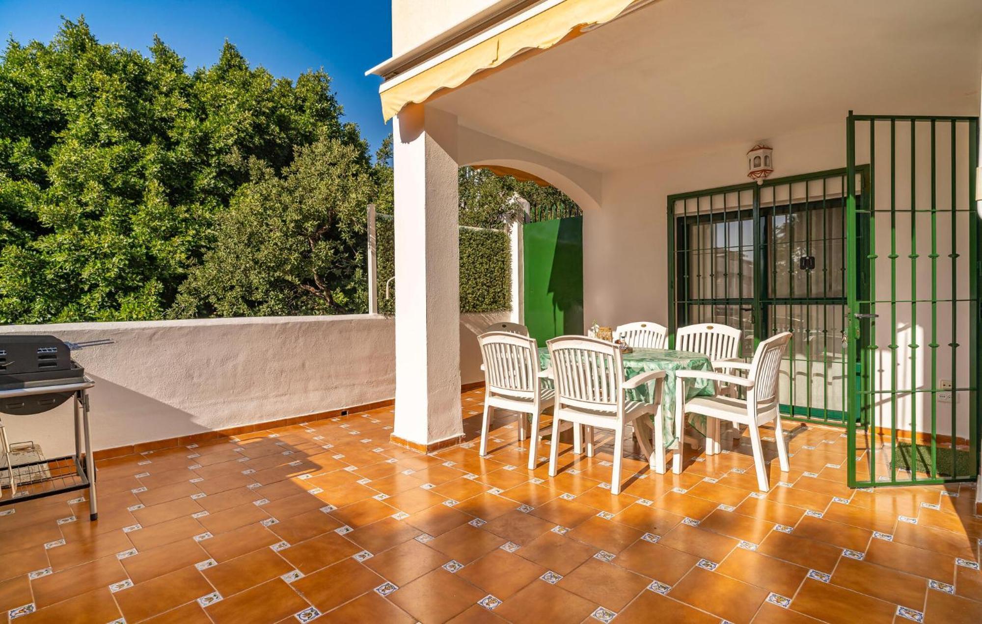 Stunning In Benalamdena With Kitchen Apartment