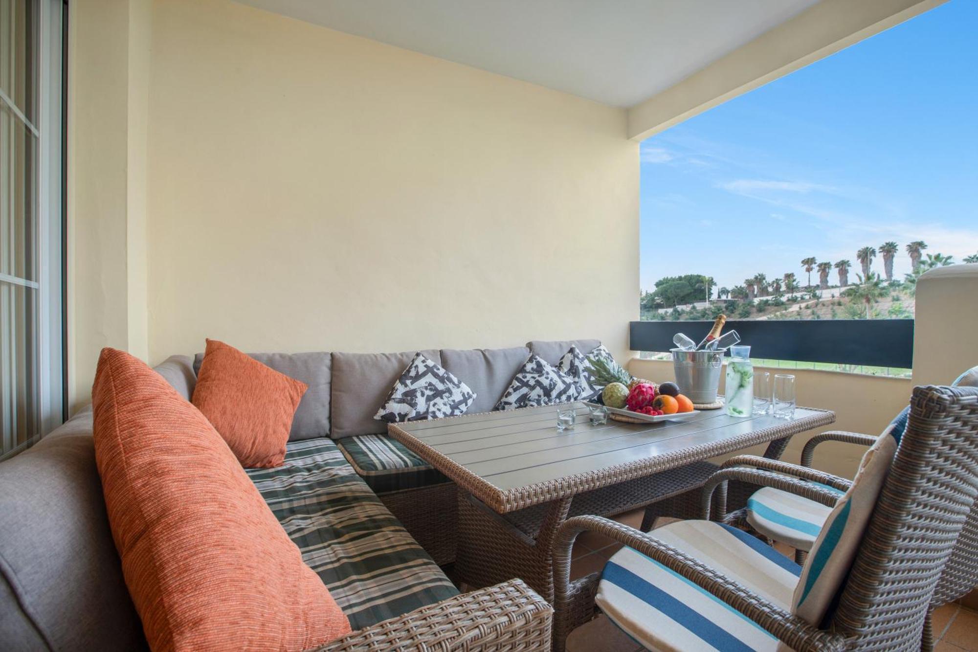 Luxury And First Line Apartment