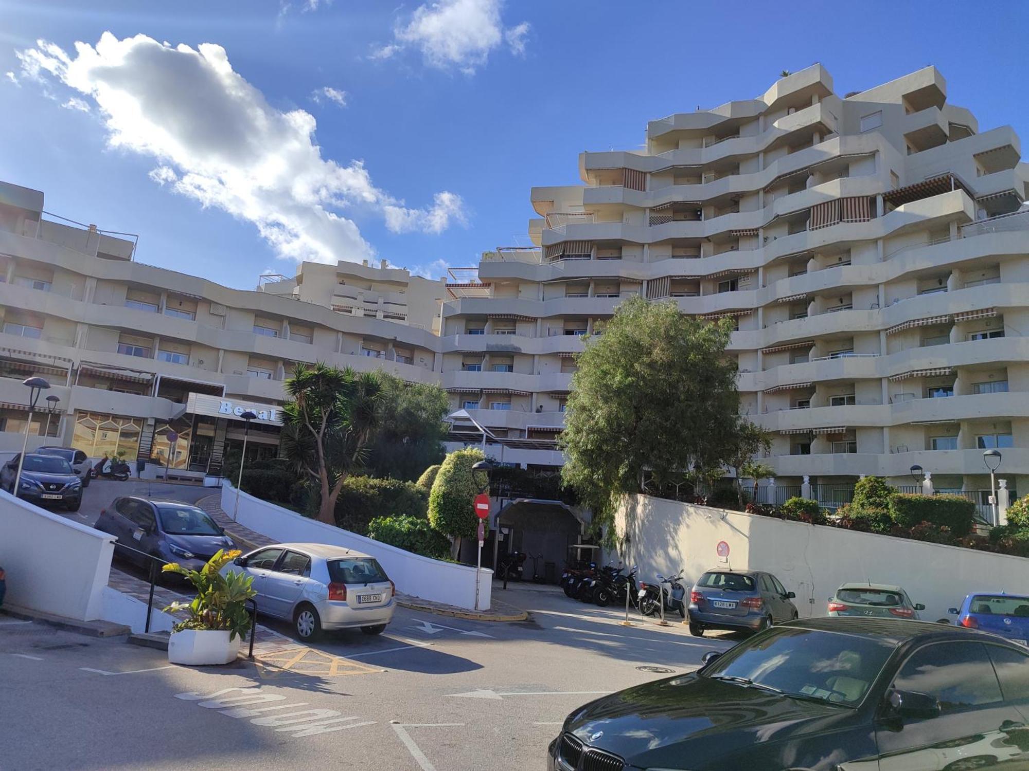 Apartment Exclusive In Benalbeach