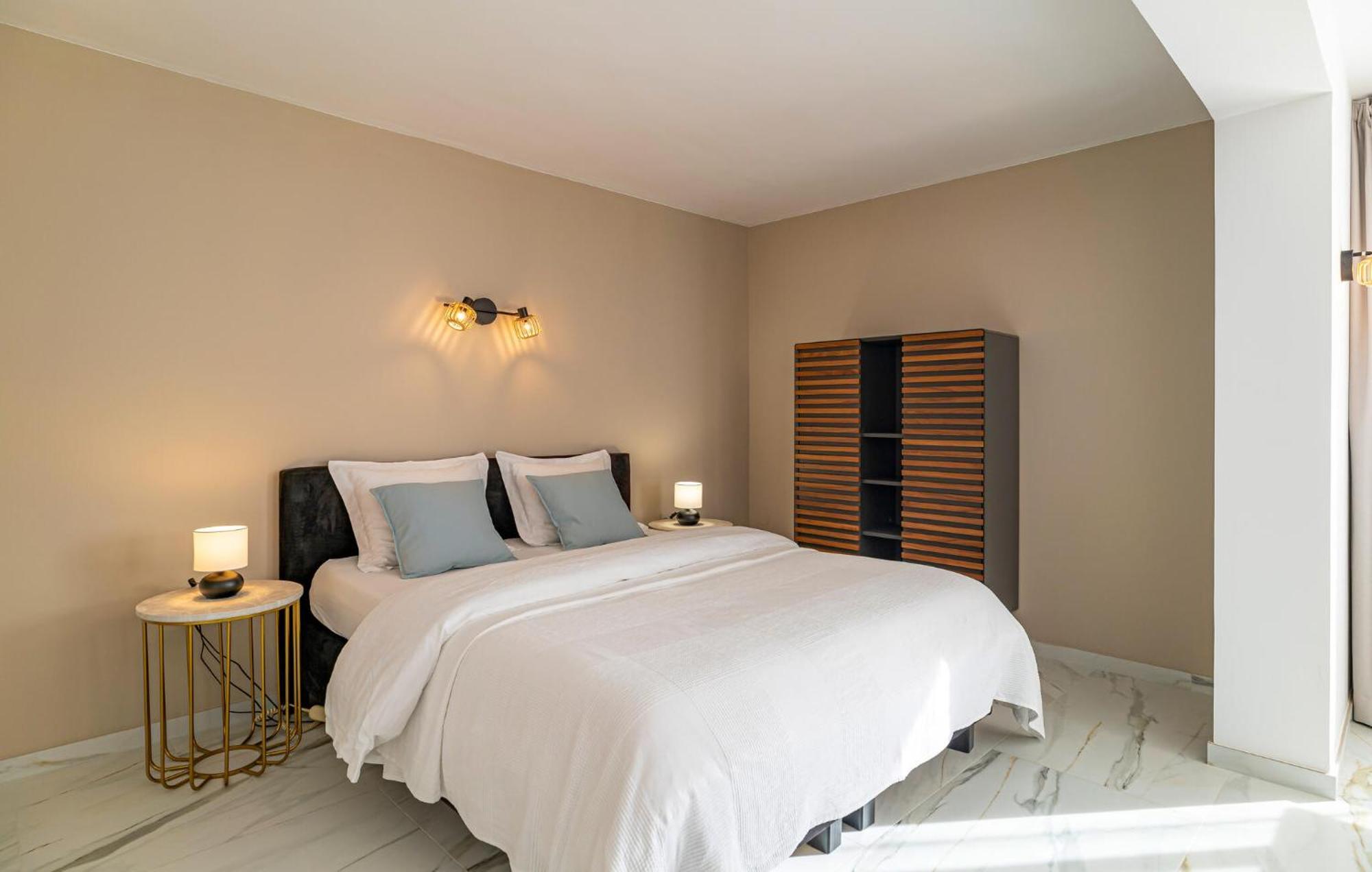 Awesome In With Heated Swimming Pool