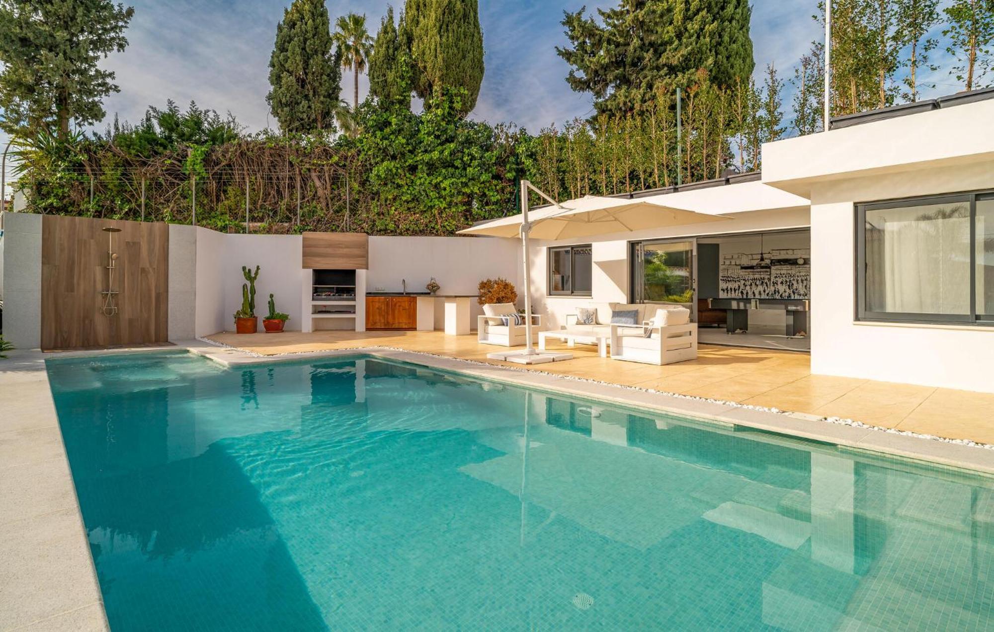 Vakantiehuis Awesome In With Heated Swimming Pool *