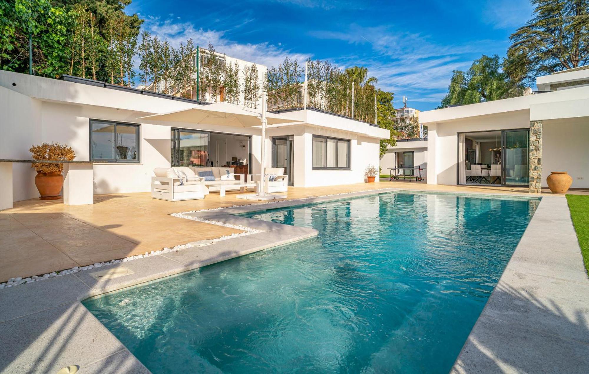Awesome In With Heated Swimming Pool Vakantiehuis *