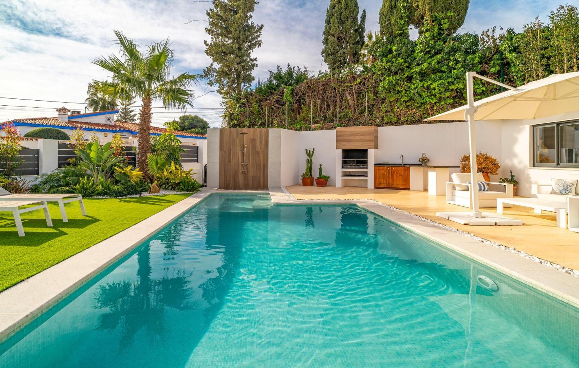 Awesome In With Heated Swimming Pool Vakantiehuis *