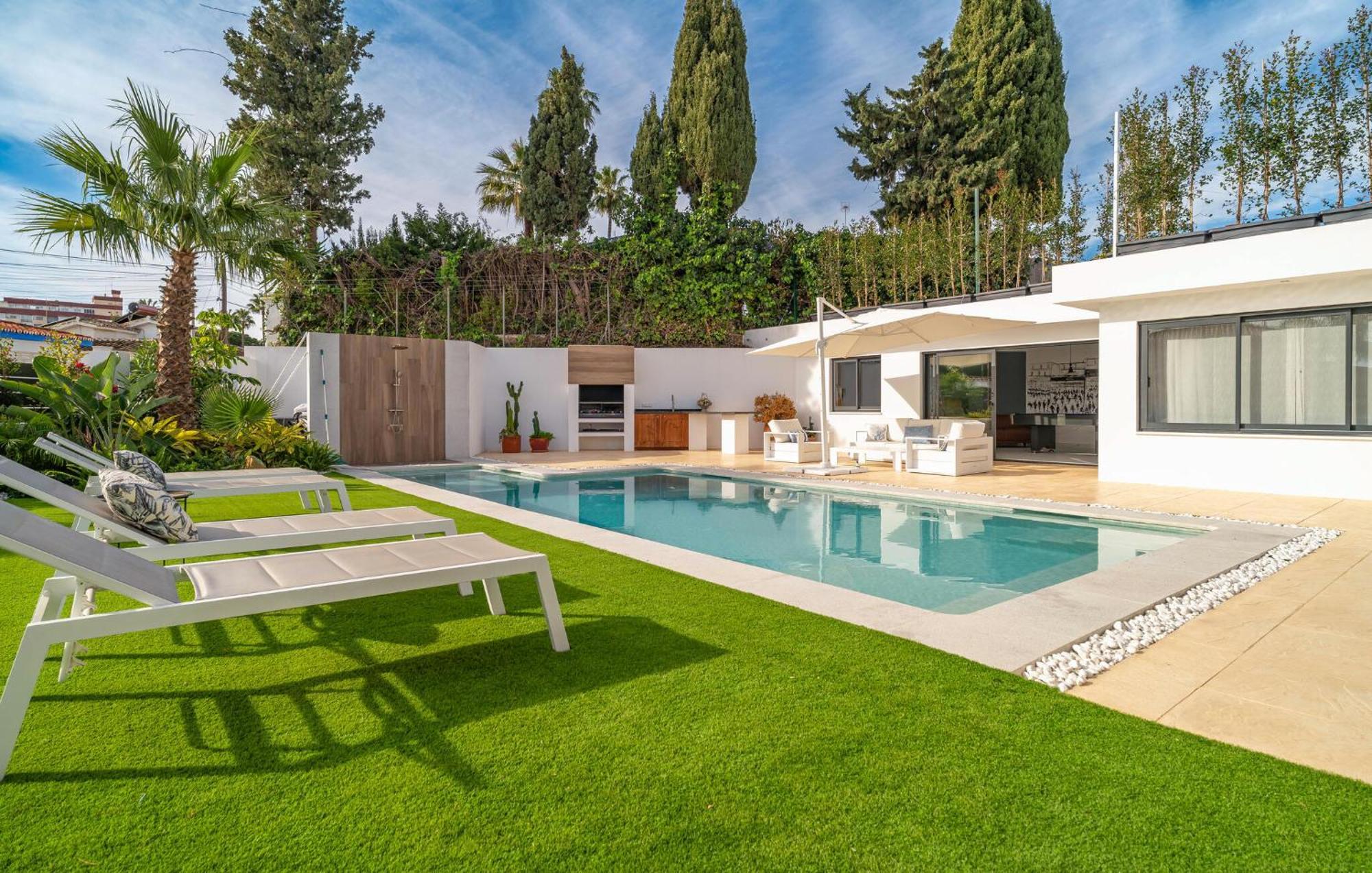 Awesome In With Heated Swimming Pool Vakantiehuis *