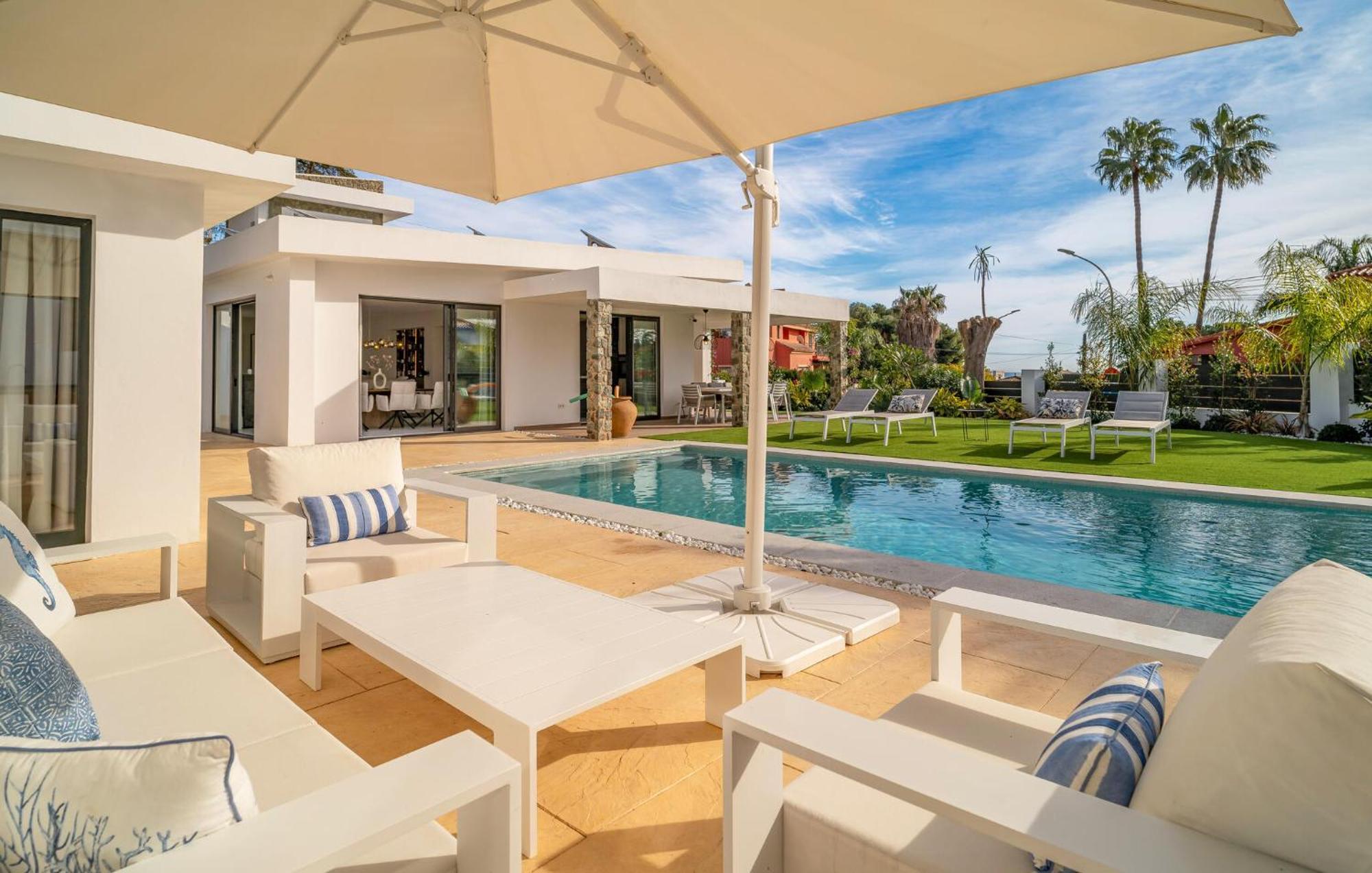 Awesome In With Heated Swimming Pool Vakantiehuis *