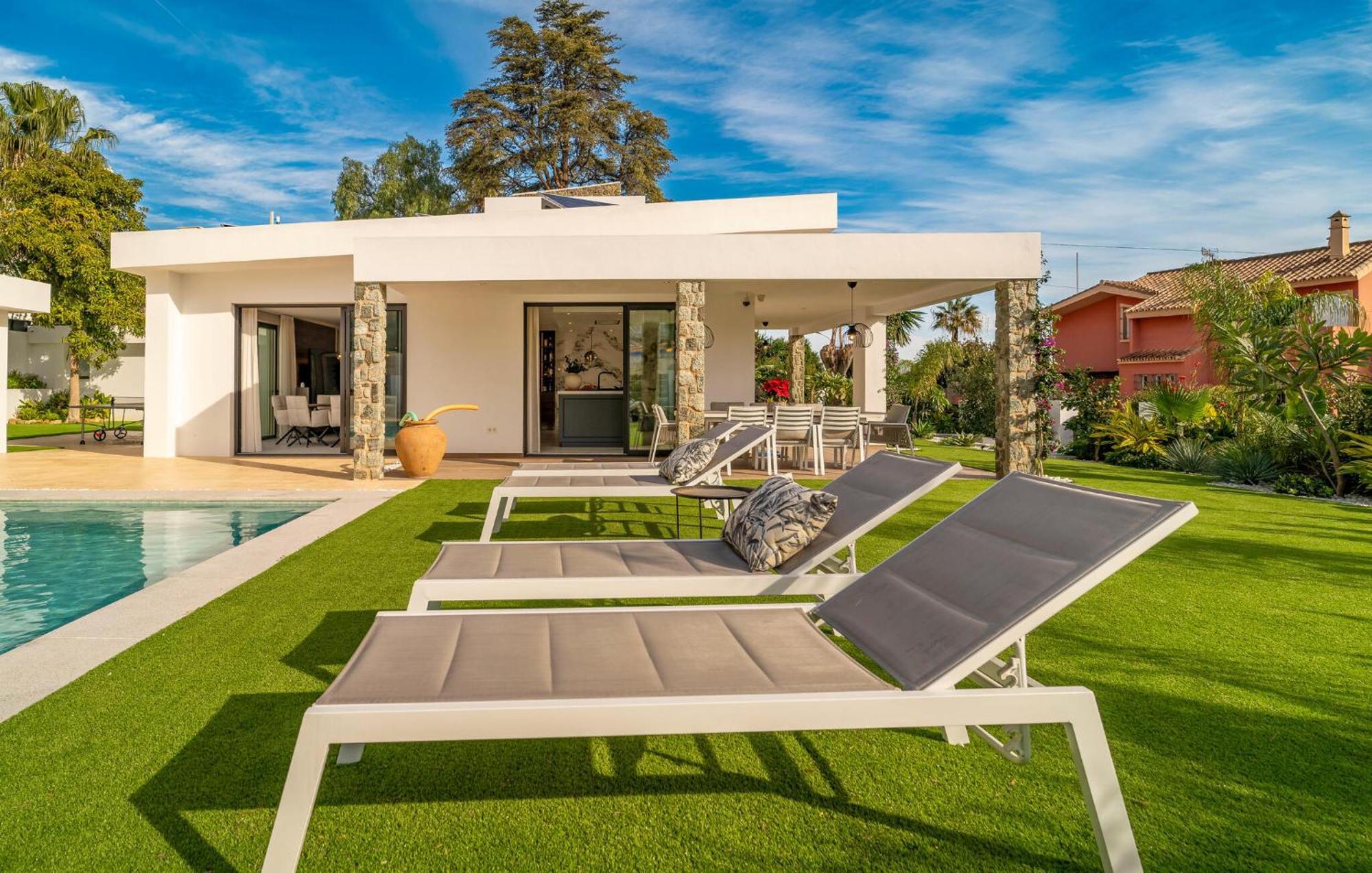 Vakantiehuis Awesome In With Heated Swimming Pool *
