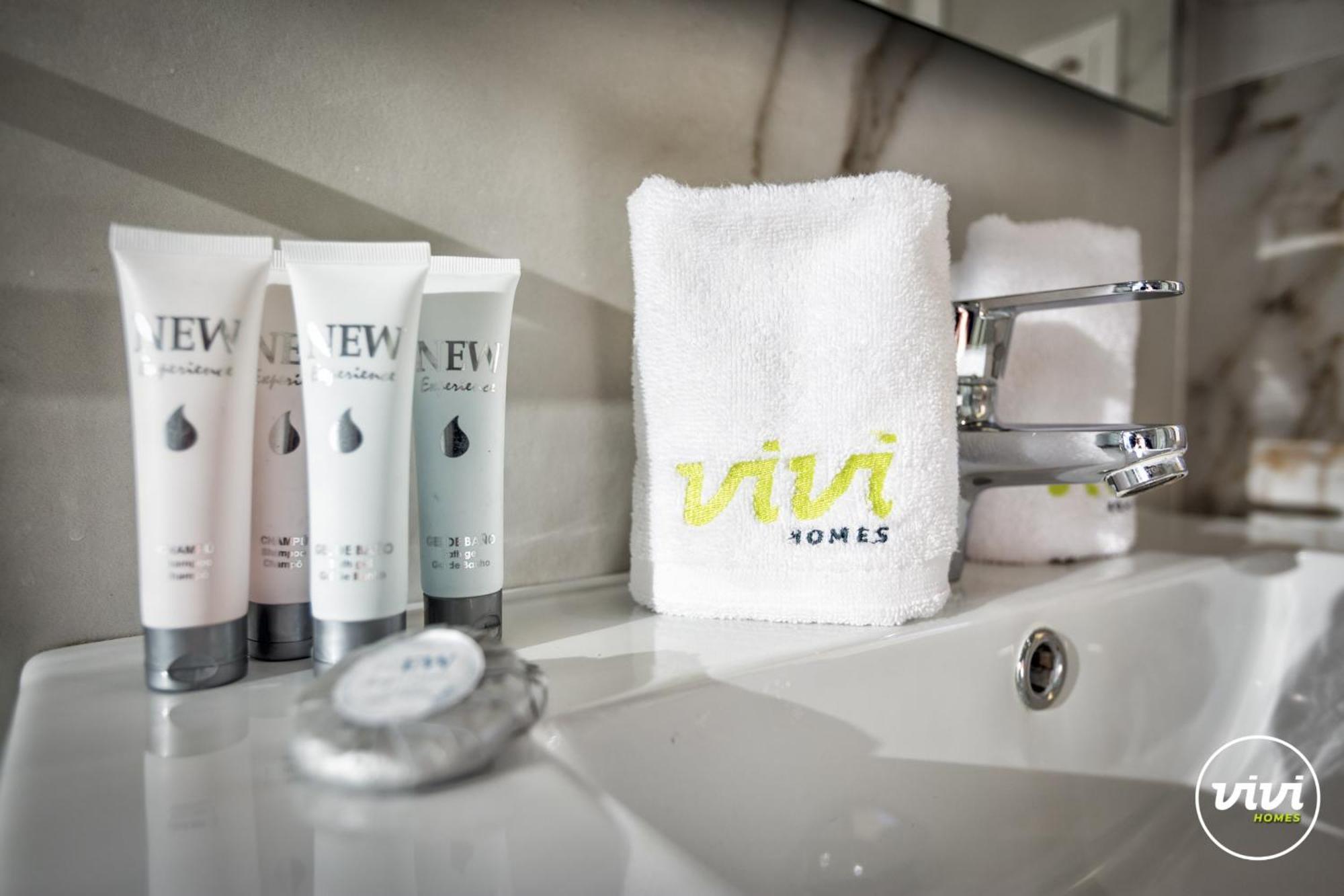 Vivi Homes - Pulpo Pool, Balcony & Sea View *