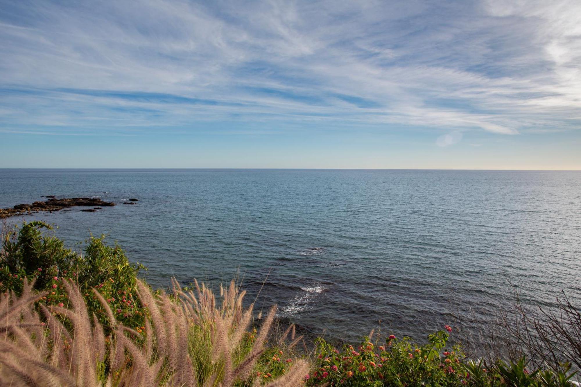 Beachside Remote Work, Yearround Pool Apartamento