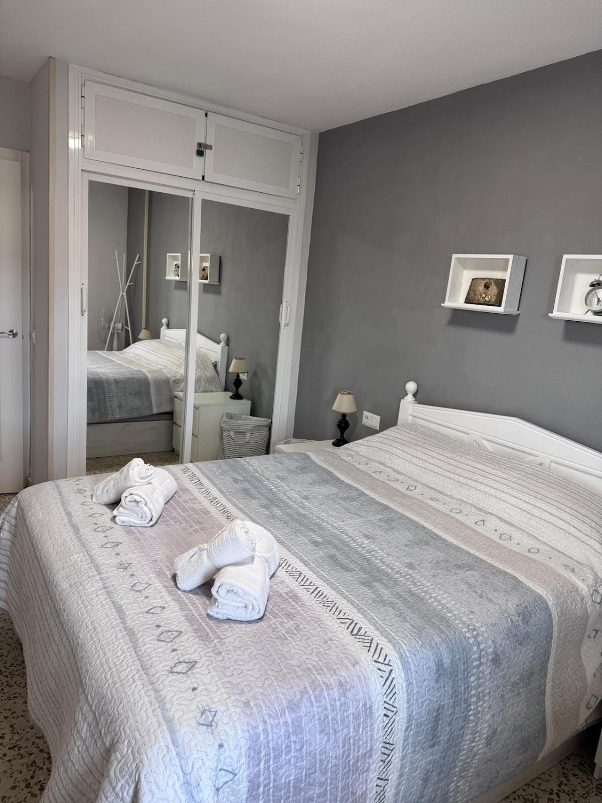 Cozy In Prime Location - Apartment *