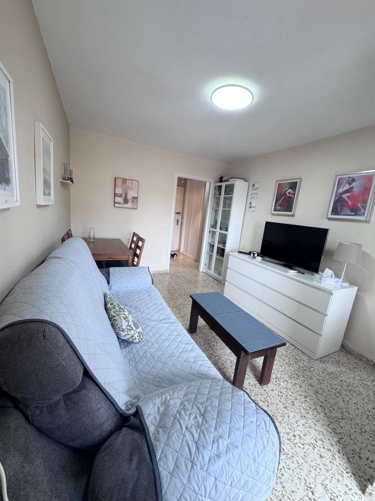 Cozy In Prime Location - Apartment *