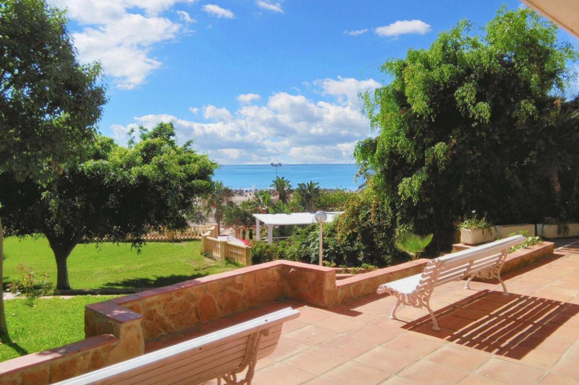 With Sea & Mountain Views In - 60 Sqm + Pool Appartement Benalmádena