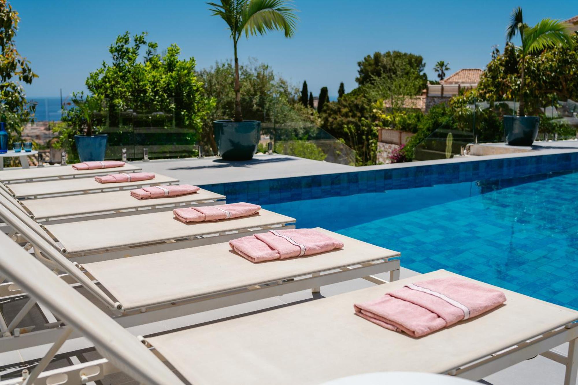 Luxury With Sauna And Heated Pool For 14pax! * Benalmadena