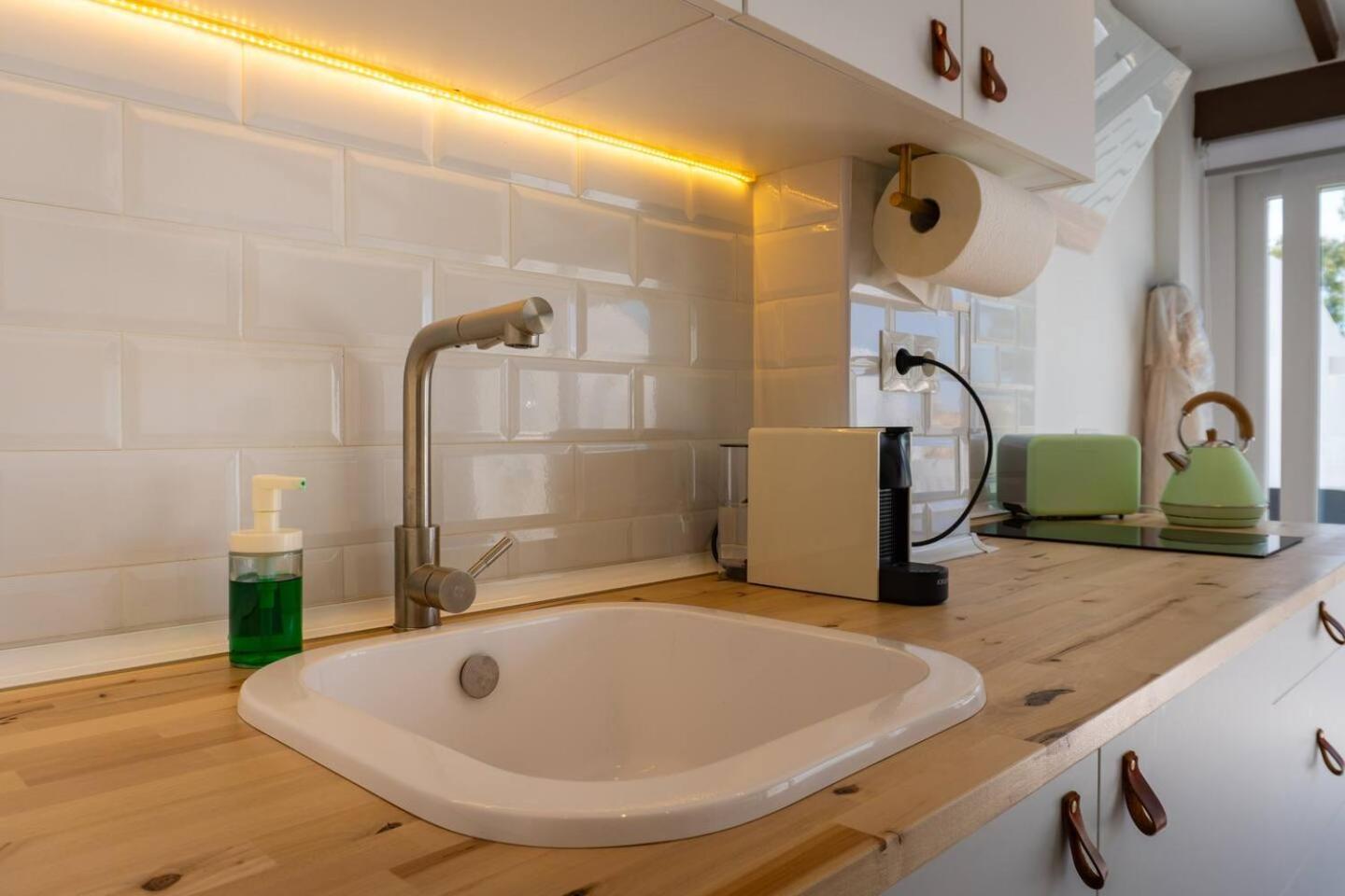 Chic House 2 In By El Trocader