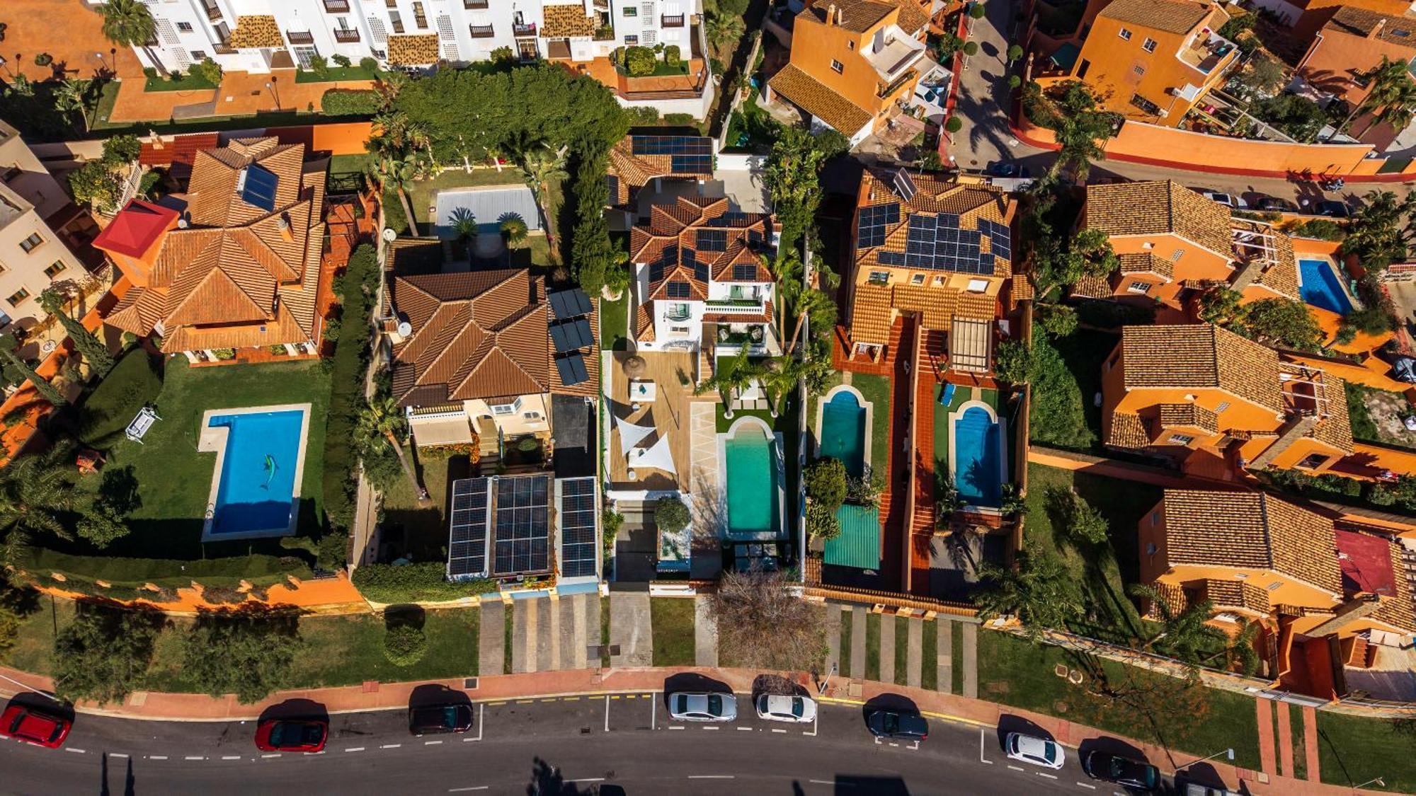 Villa Vacation Marbella: Sunny Camelia With Heated Pool And Cinema Benalmadena