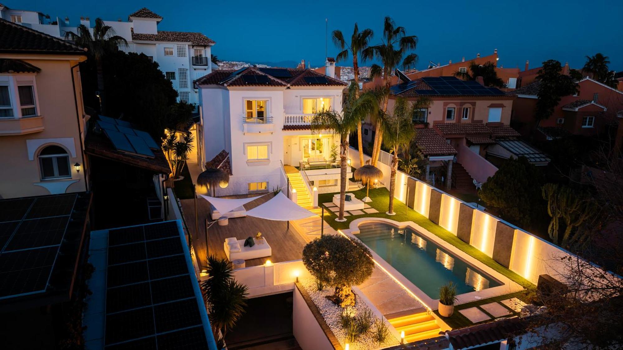 Villa Vacation Marbella: Sunny Camelia With Heated Pool And Cinema Benalmadena