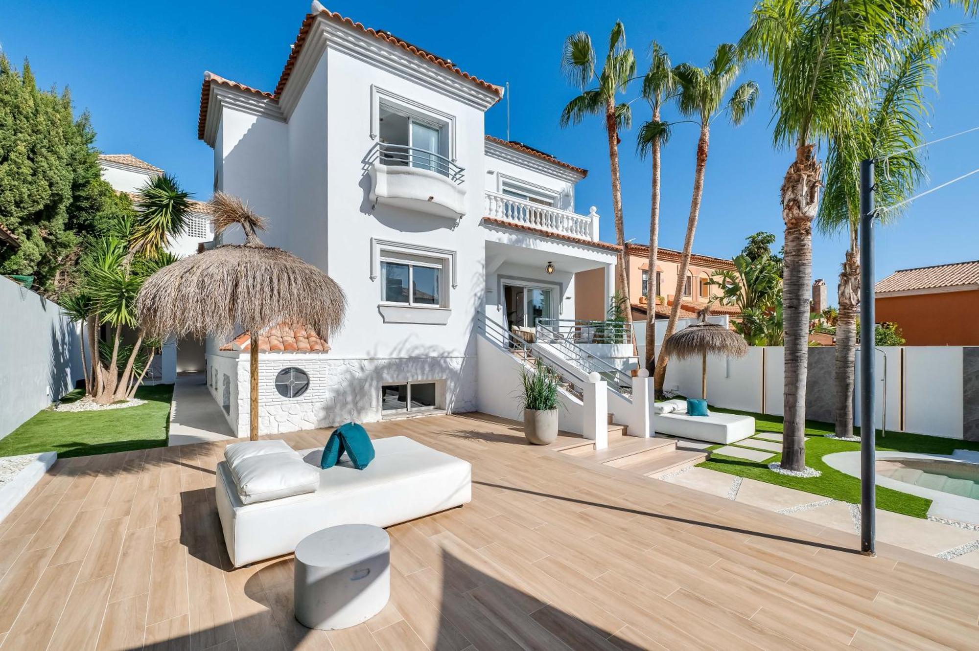 Villa Vacation Marbella: Sunny Camelia With Heated Pool And Cinema Benalmadena