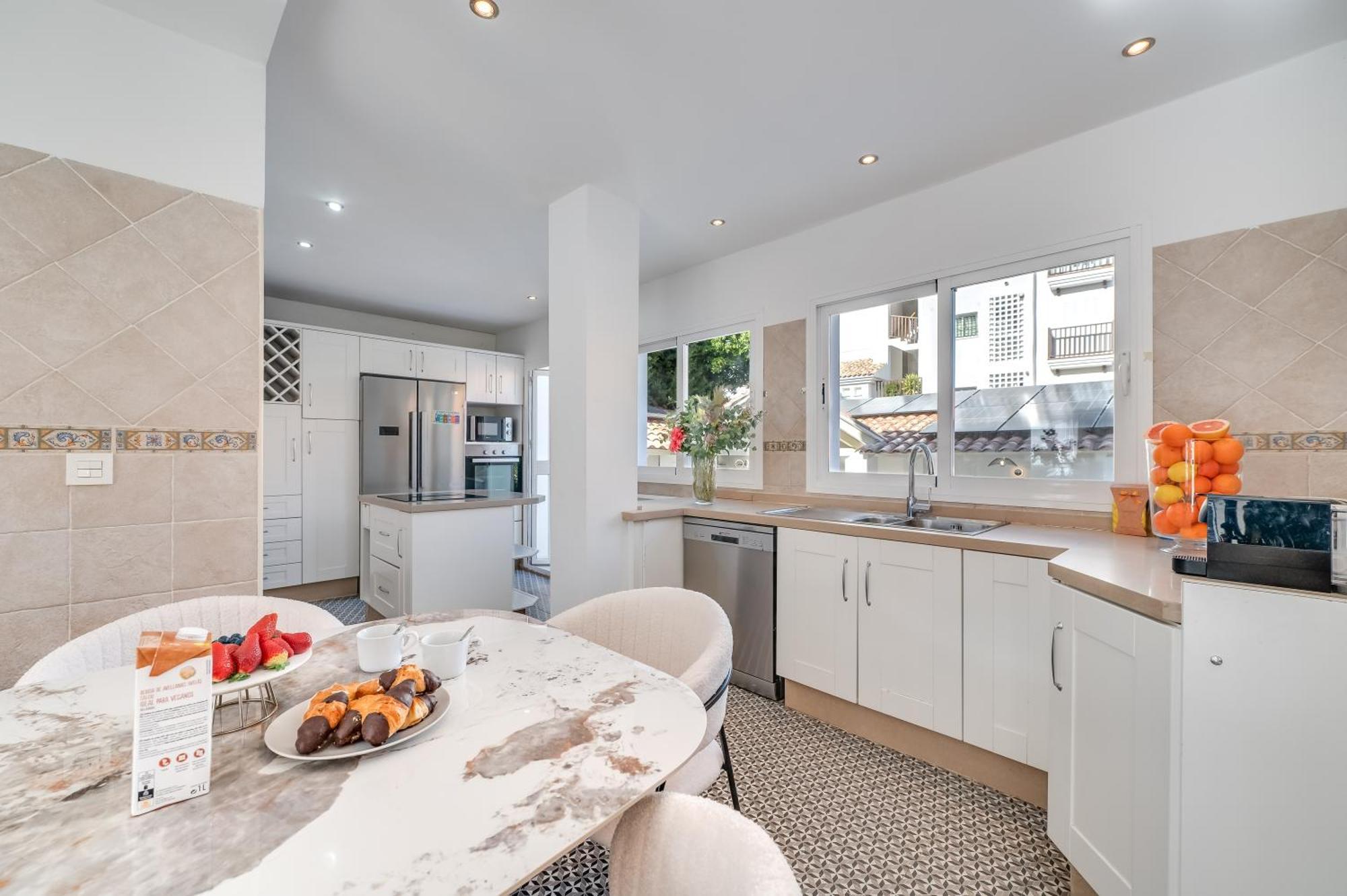 Vacation Marbella I Sunny Camelia Heated Pool, Recently Renovated, Residential Neighborhood In Benalmadena, Short Walk To The Beach, Cinema Villa