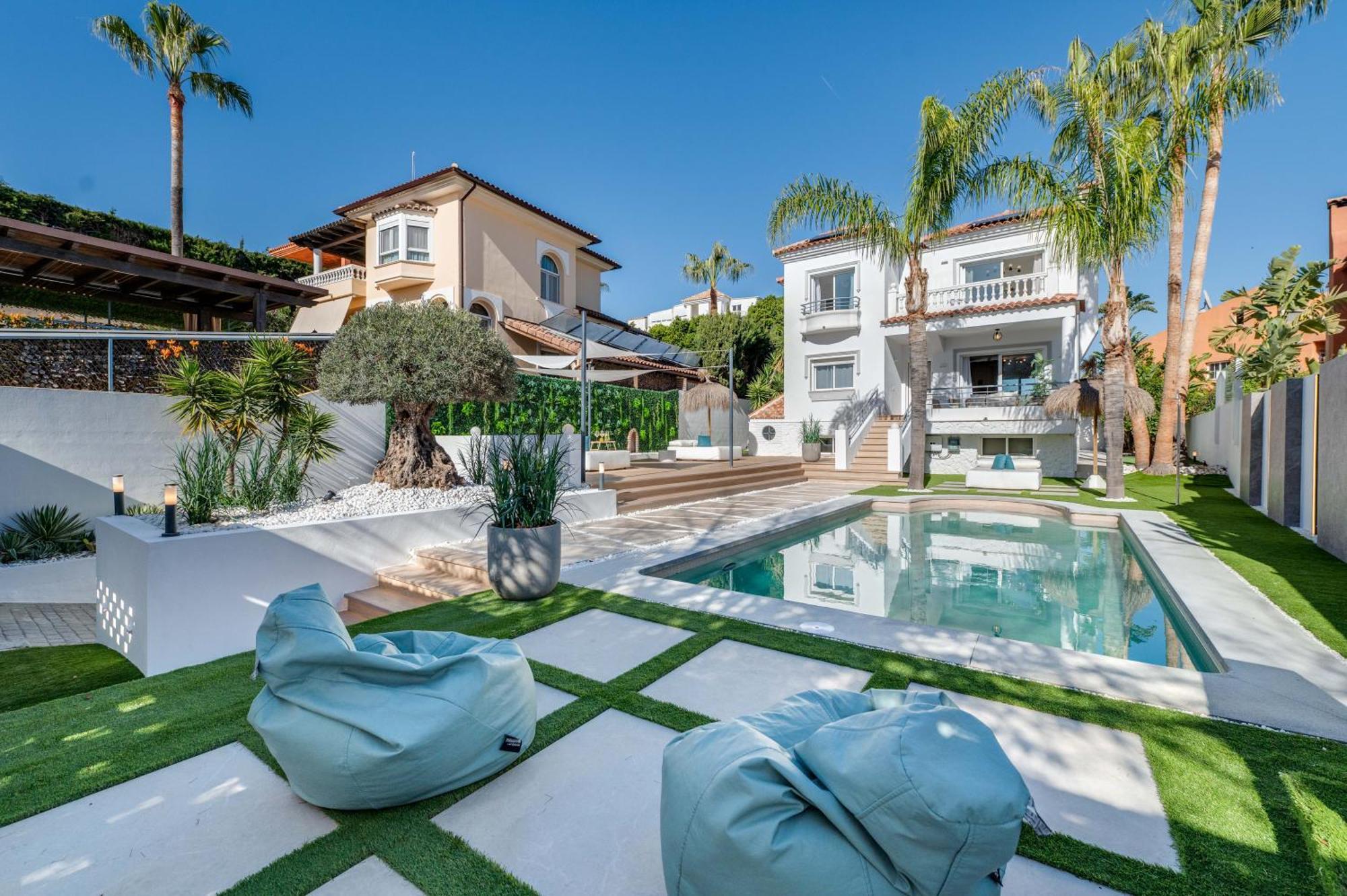 Villa Vacation Marbella: Sunny Camelia With Heated Pool And Cinema Benalmadena