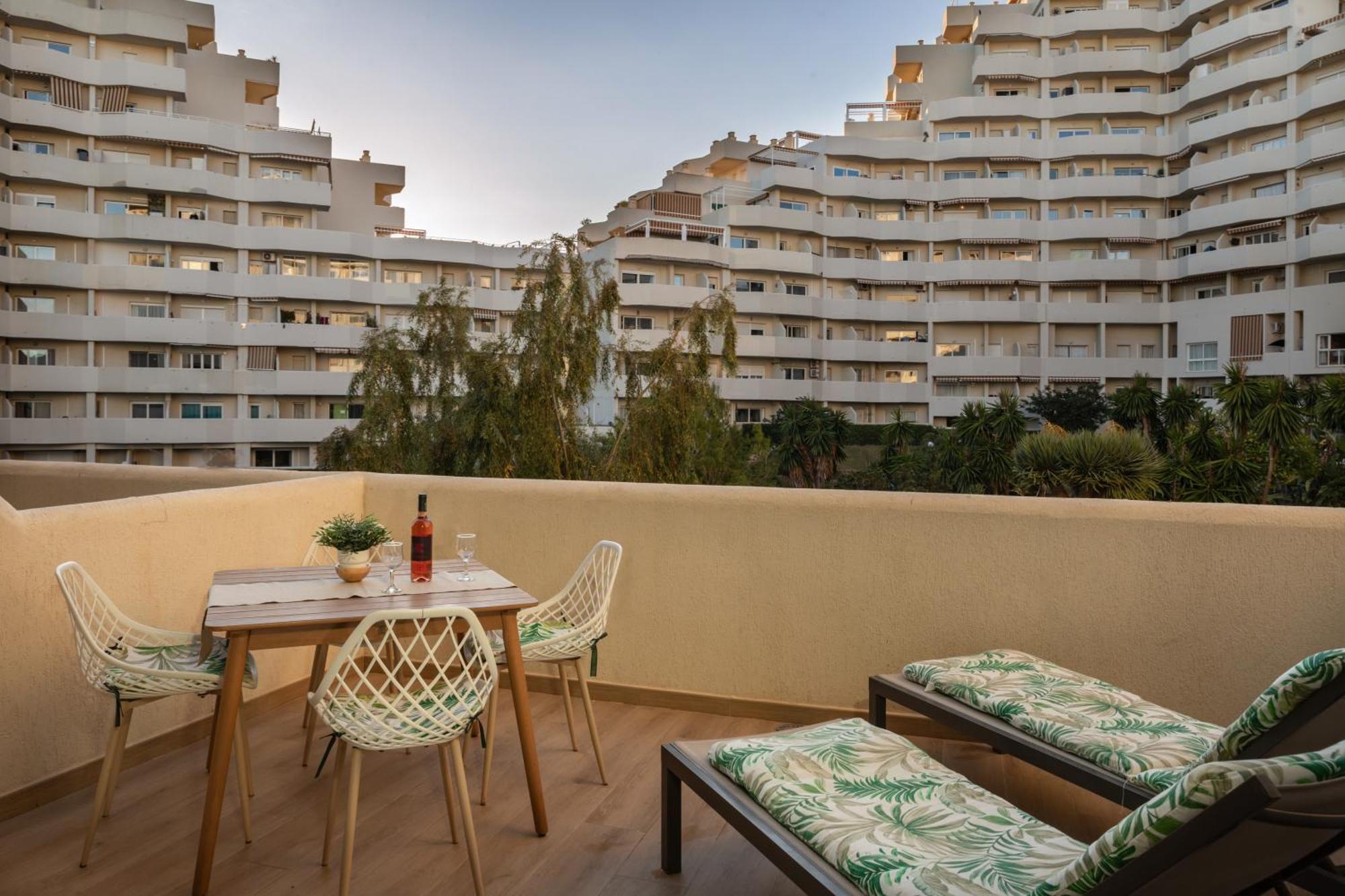 Appartement Benalbeach Loft Garden And Sea View