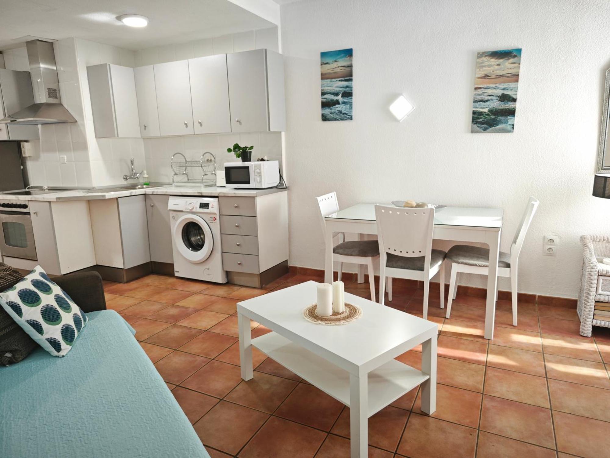 Benalbeach, Bonito 2 Apartment *