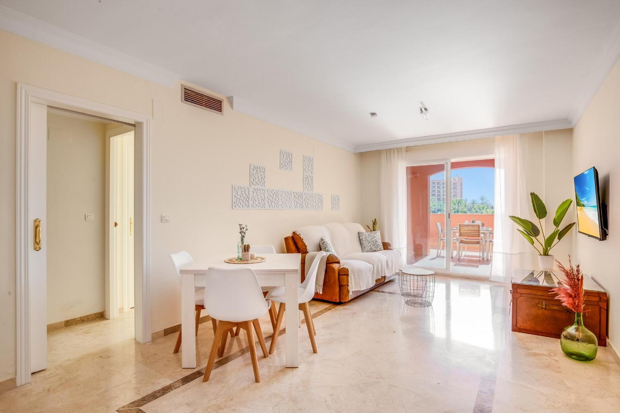 Marina Breeze By Solmaestranza Apartment