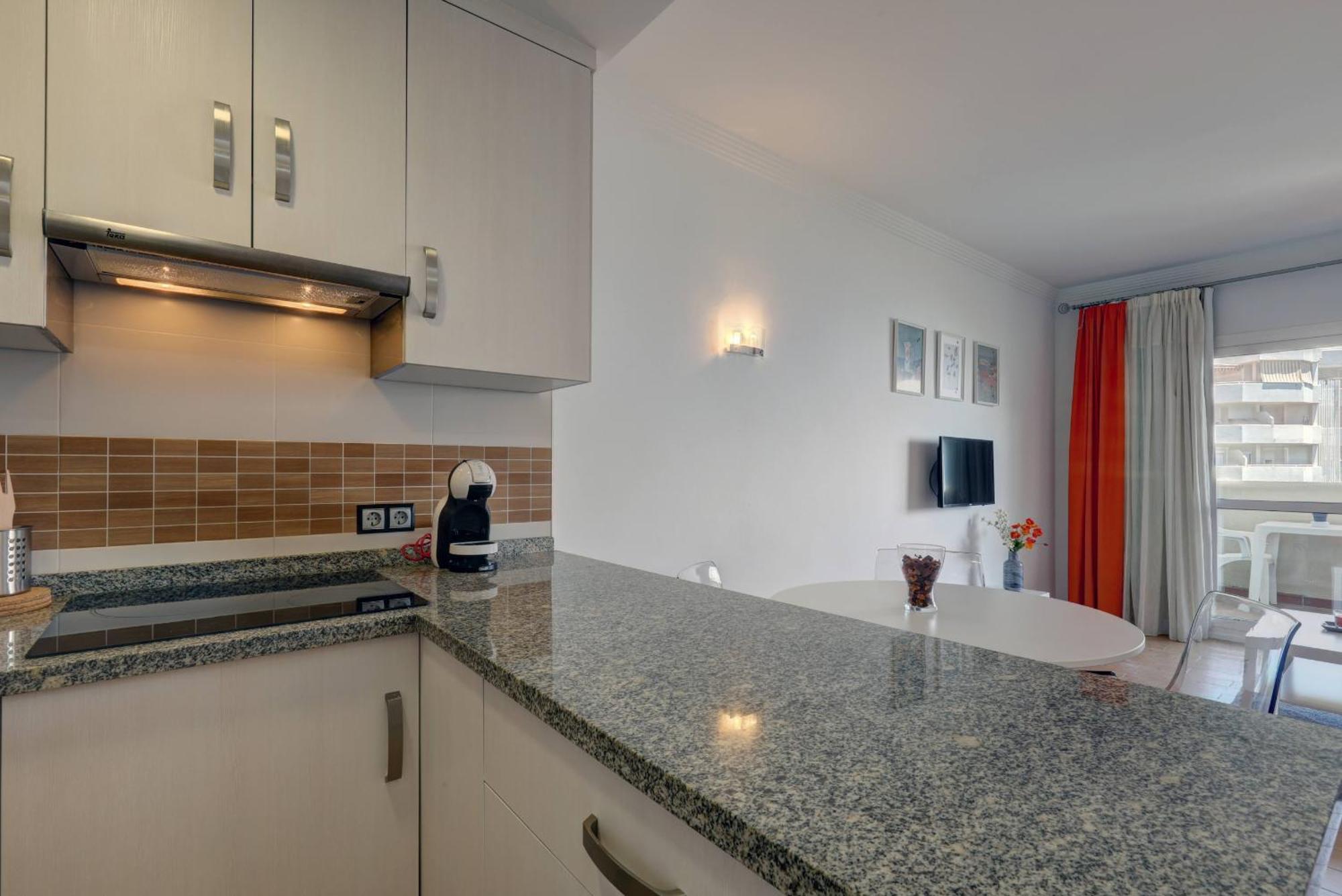 Appartement Wonderful New 1 In Benalbeach