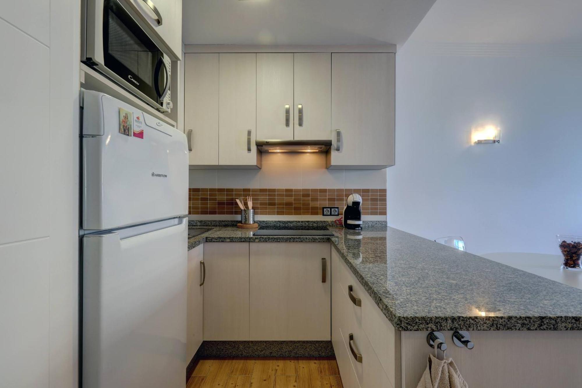 Appartement Wonderful New 1 In Benalbeach *