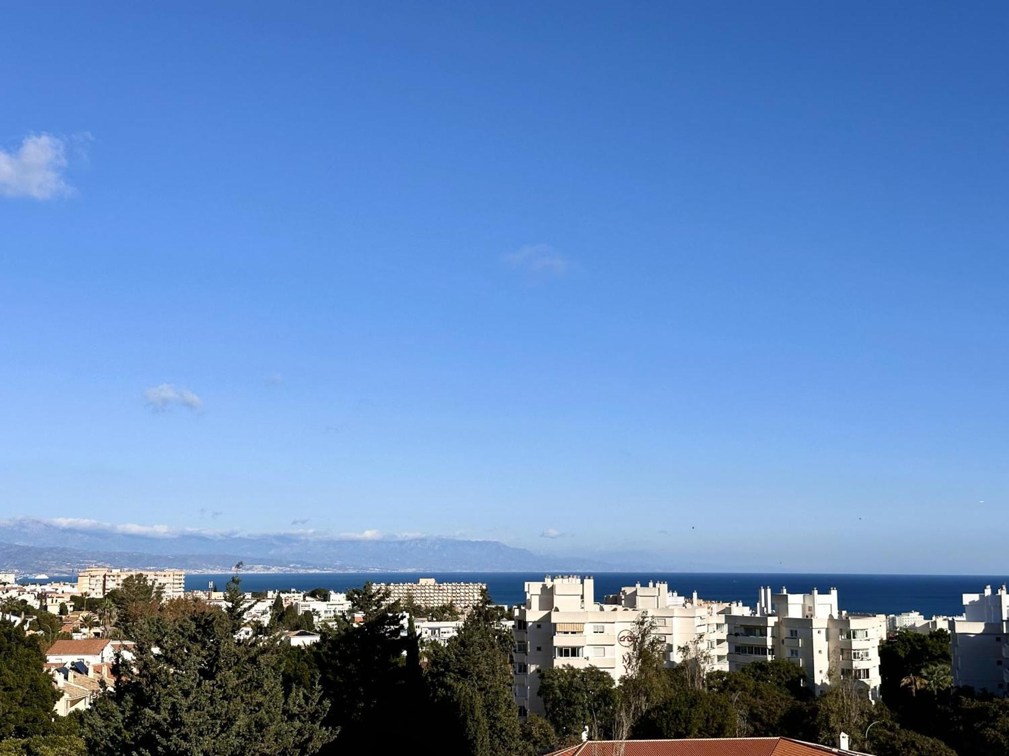 Appartement 2 Bedrooms And 2 Bathrooms With Sea View At Piscis Arroyo Benalmádena